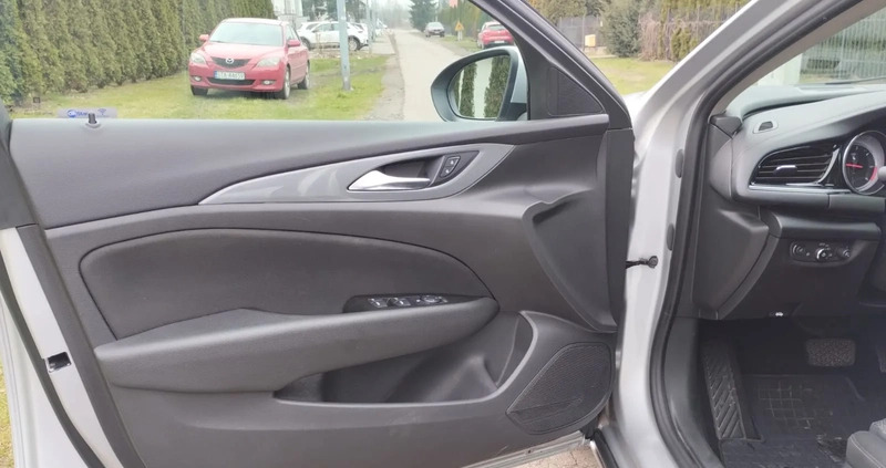 Opel Insignia cena 59500 przebieg: 140792, rok produkcji 2018 z Radzionków małe 106